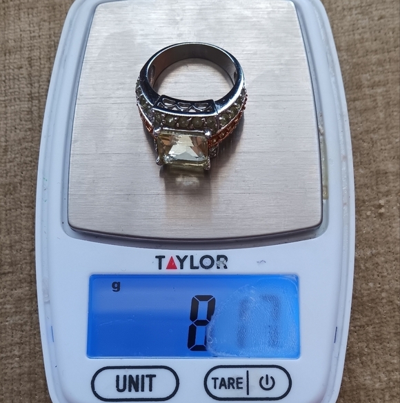 Silver Tone Square Cut Light Green Glass Ring - Picture 4 of 12